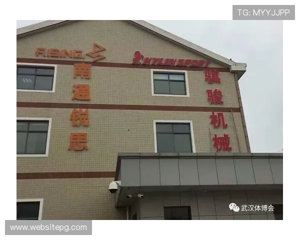 火博体育真人：专业的客户服务团队全天候为用户提供优质的咨询与帮助